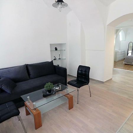Apartman Tina โนวีซาด ภายนอก รูปภาพ