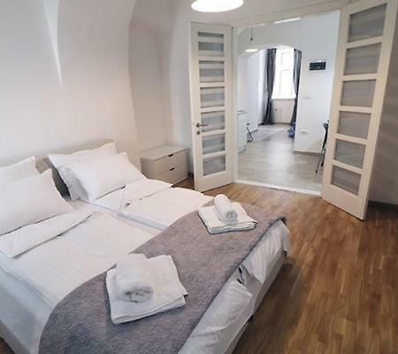 Apartman Tina โนวีซาด ภายนอก รูปภาพ
