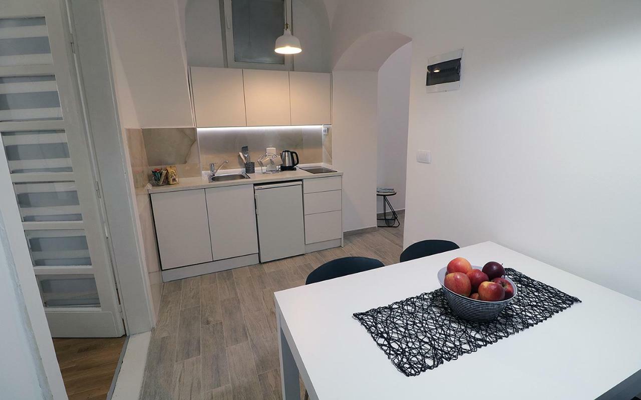Apartman Tina โนวีซาด ภายนอก รูปภาพ