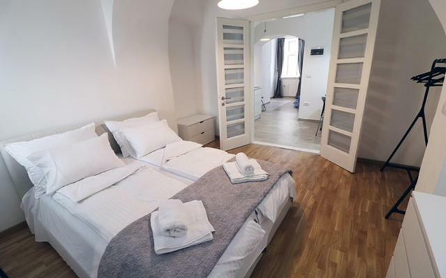 Apartman Tina โนวีซาด ภายนอก รูปภาพ
